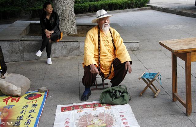 不信算命先生的话,还打砸他的东西,最终意外身亡,祸及家庭