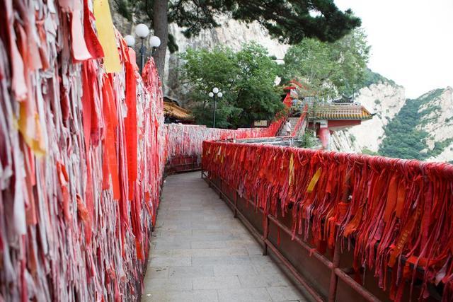 青岩寺在辽宁锦州,有机会到附近旅游的朋友一定不要错过这里,这是一个