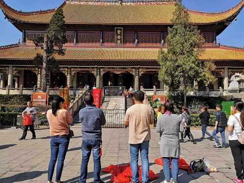 南岳衡山烧香求子如愿龙凤胎多年未孕到南岳大庙还愿进香攻略