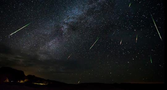 定好闹钟月底武仙座τ流星雨或大爆发