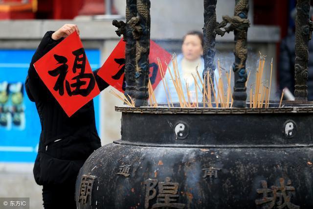 在中国烧香只烧三根,不是四根无根,道理在这里_上香