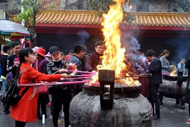 五台山烧香拜佛讲究