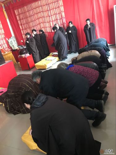 白佛寺圆满举行阿弥陀佛圣诞精进念佛供灯法会