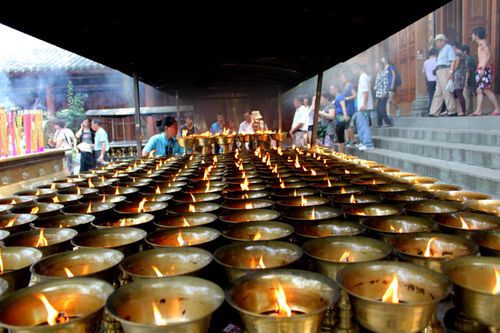 【转载】乐山大佛烧香点灯祈福震撼实拍